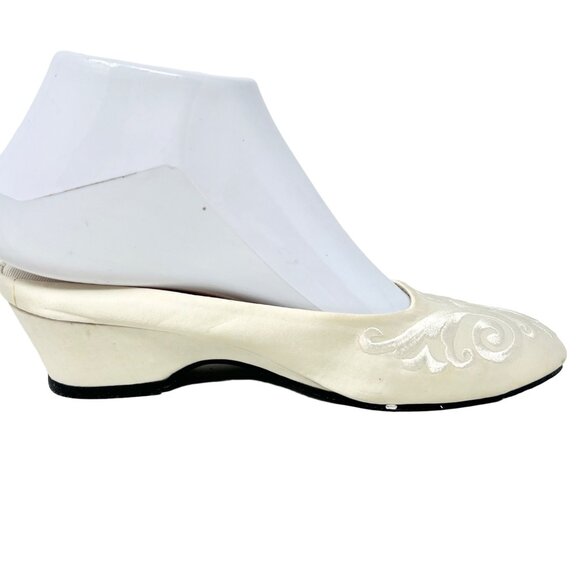 Victoria’s Secret Gold Label Vtg Slipper Low Heel Cream Satin Leather Sole 5 / 6 - Picture 4 of 10